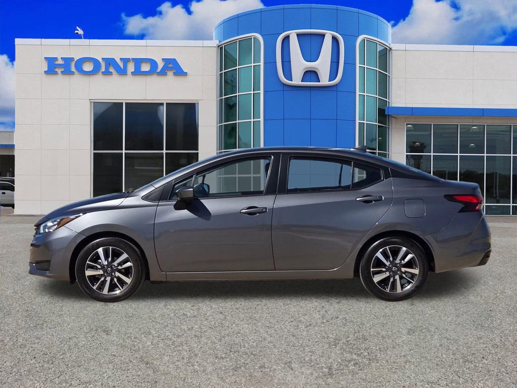 Used 2025 Nissan Versa SV image 6