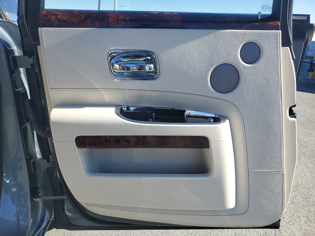 Used 2011 Rolls-Royce Ghost image 17