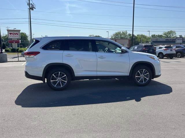 Used 2019 Toyota Highlander XLE AWD/4WD image 4