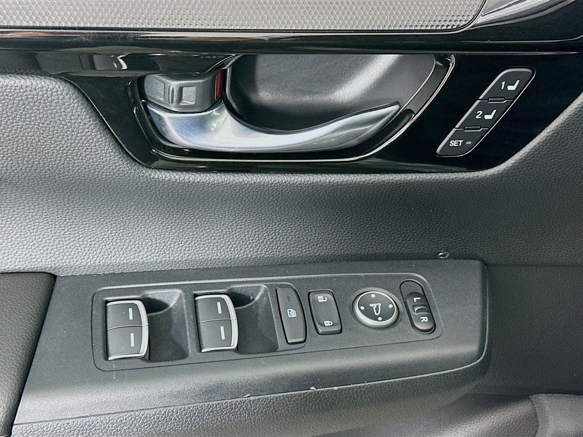 Used 2025 Honda CR-V EX-L image 15