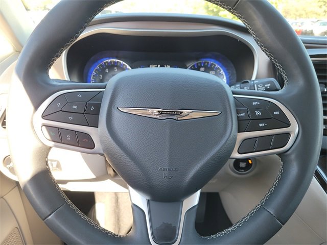 Used 2023 Chrysler Voyager LX image 30