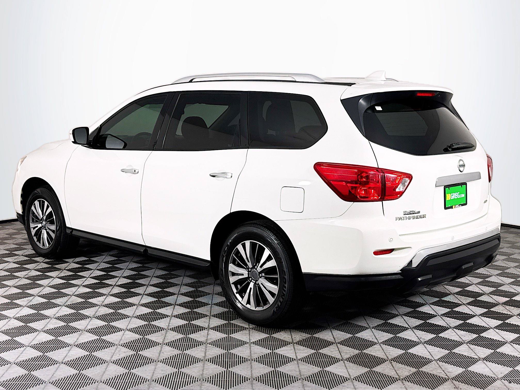 Used 2020 Nissan Pathfinder S AWD/4WD image 6