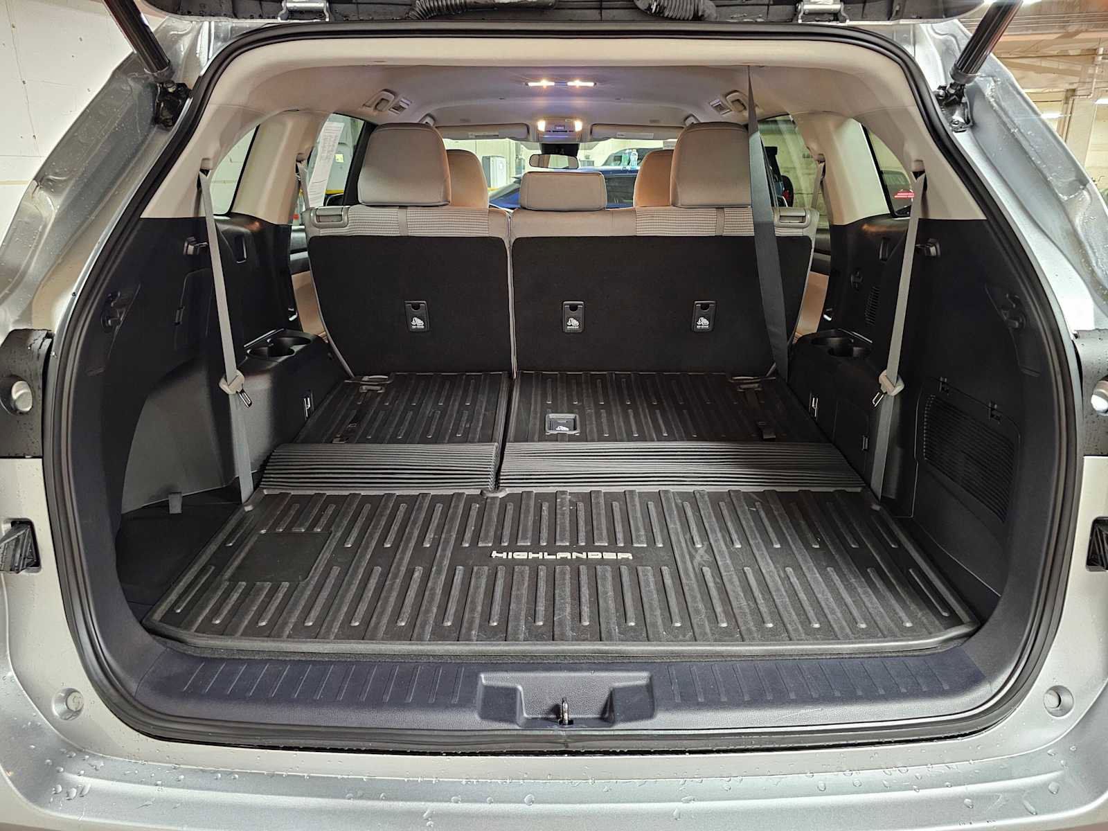 Used 2023 Toyota Highlander LE image 16