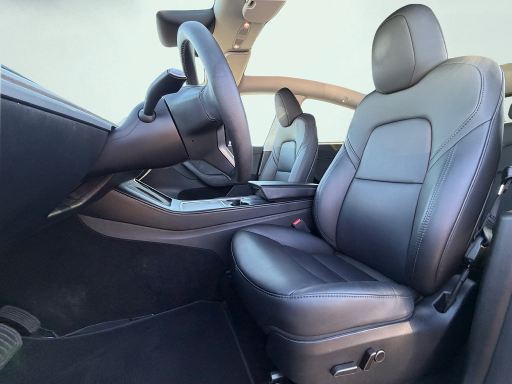 Used 2024 Tesla Model Y Long Range RWD image 41