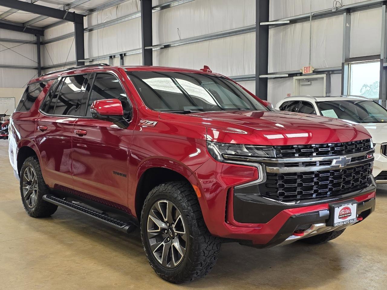 Used 2021 Chevrolet Tahoe Z71 w/ Luxury Package AWD/4WD image 3