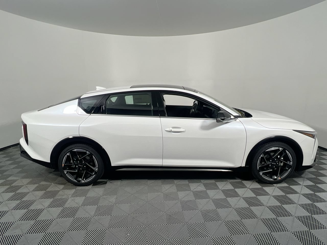 New 2026 Kia K4 GT-Line w/ GT-Line Sunroof Package FWD image 2