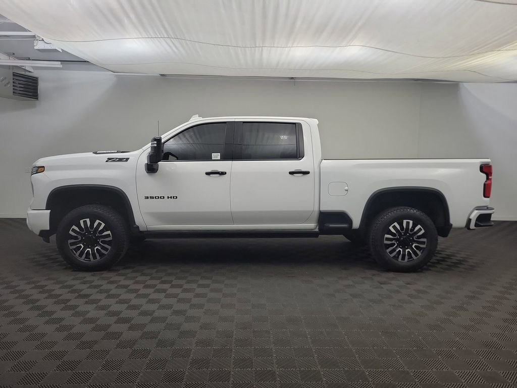 Used 2024 Chevrolet Silverado 3500 LTZ w/ LTZ Plus Package image 2