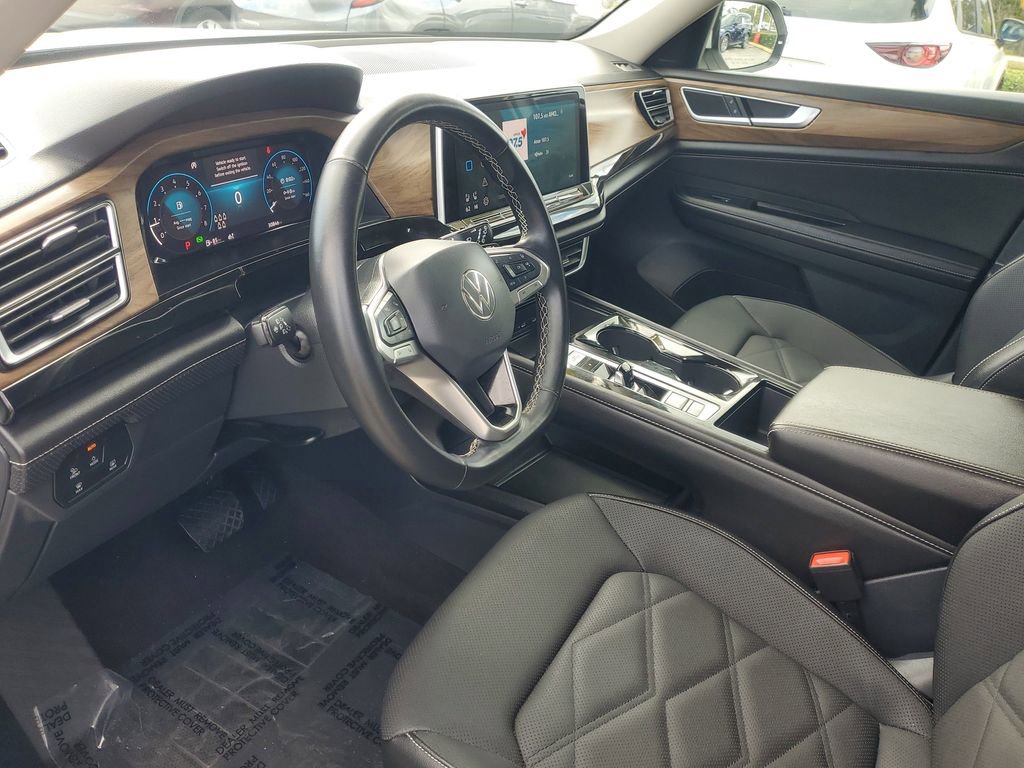 Used 2025 Volkswagen Atlas SE image 17
