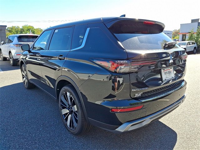 New 2025 Mitsubishi Outlander SE image 3