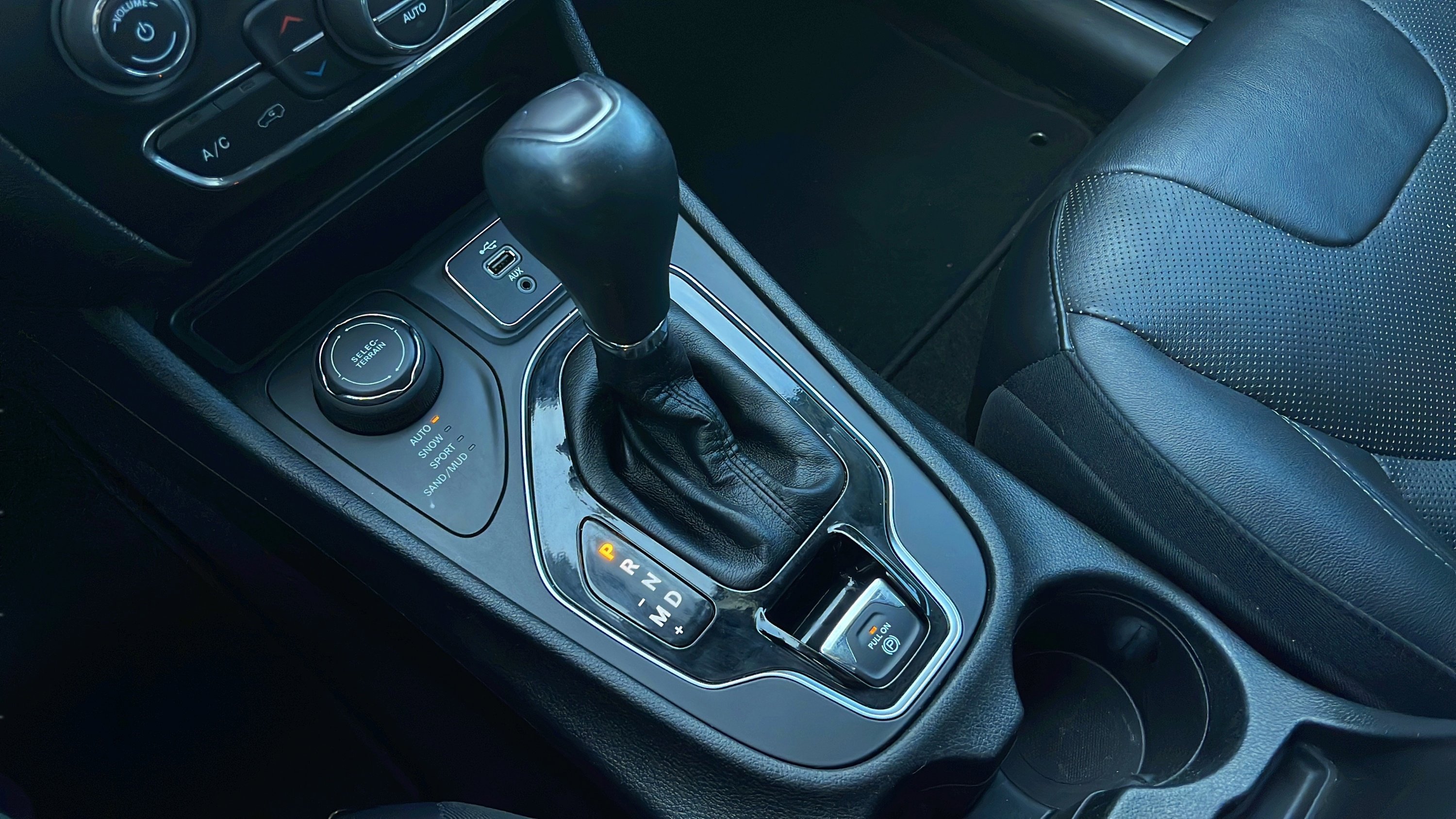 Used 2019 Jeep Cherokee Limited image 25