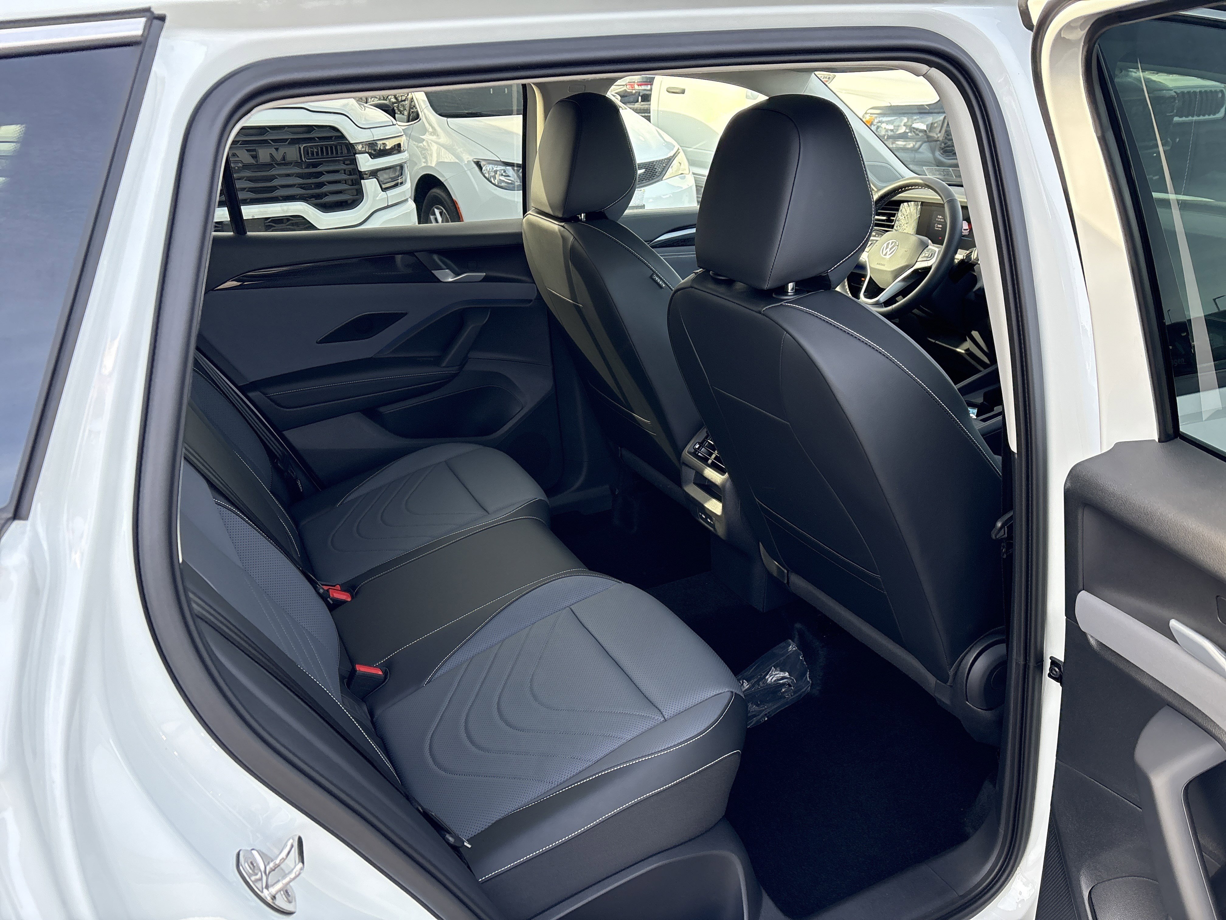 New 2026 Volkswagen Tiguan SE image 17