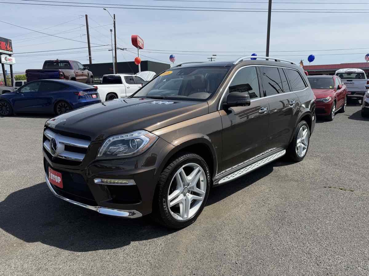 Used 2016 Mercedes-Benz GL 550 4MATIC image 3