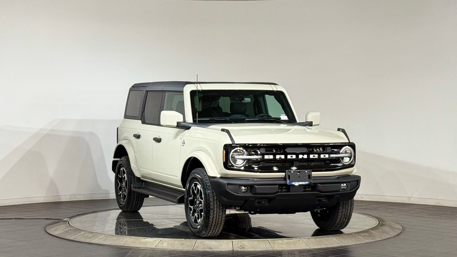 New 2026 Ford Bronco Outer Banks image 2