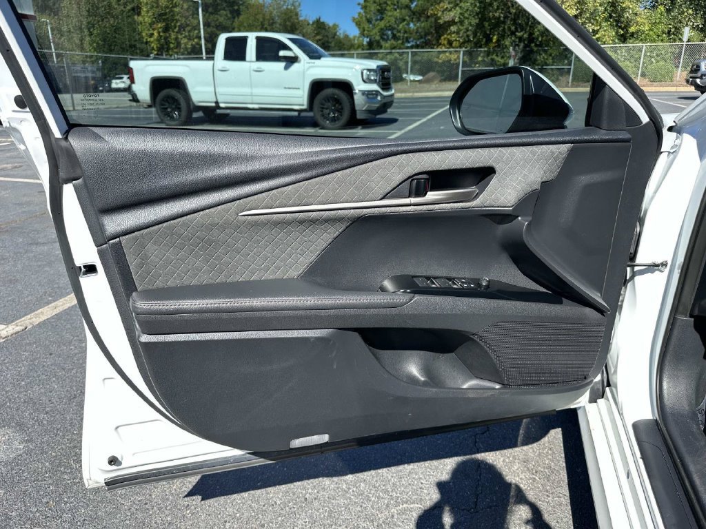 Used 2025 Toyota Camry XLE FWD image 21