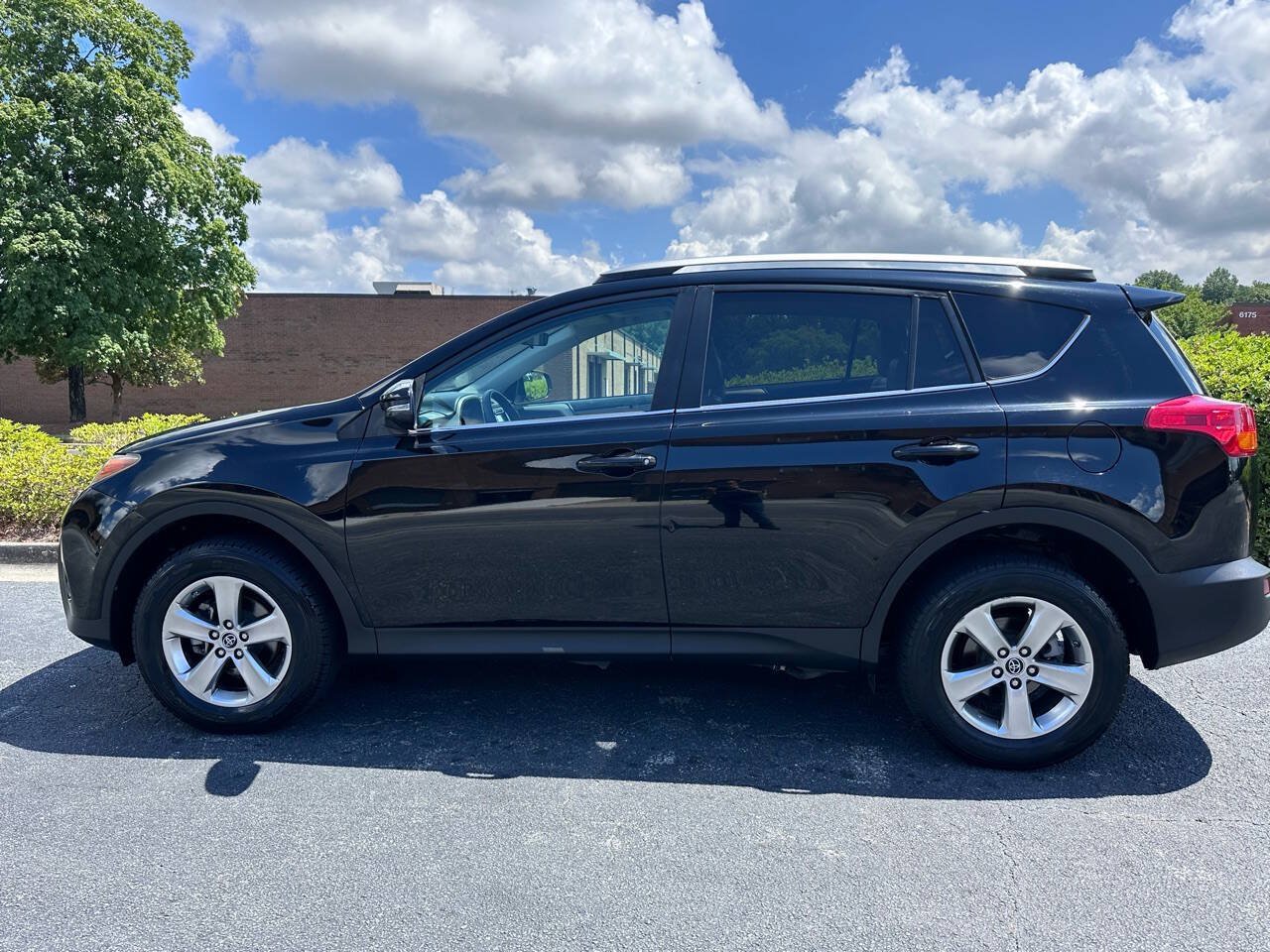 Used 2015 Toyota RAV4 XLE FWD image 6
