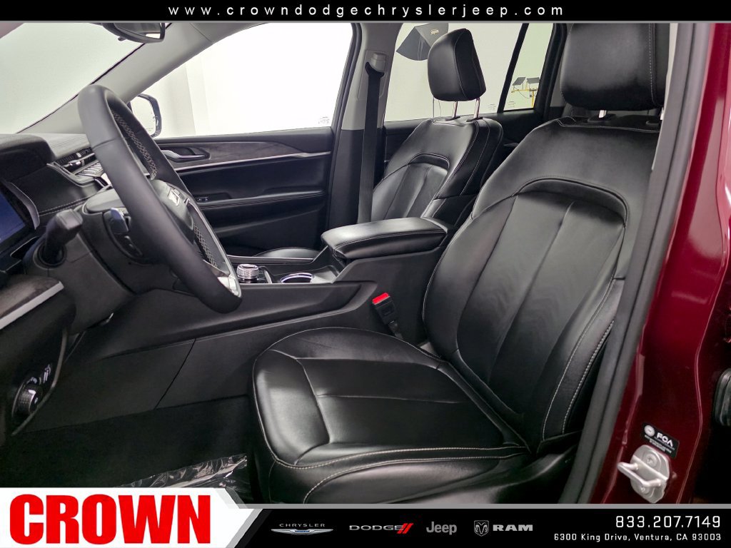 Certified 2024 Jeep Grand Cherokee Limited w/ Black Appearance Package RWD image 18