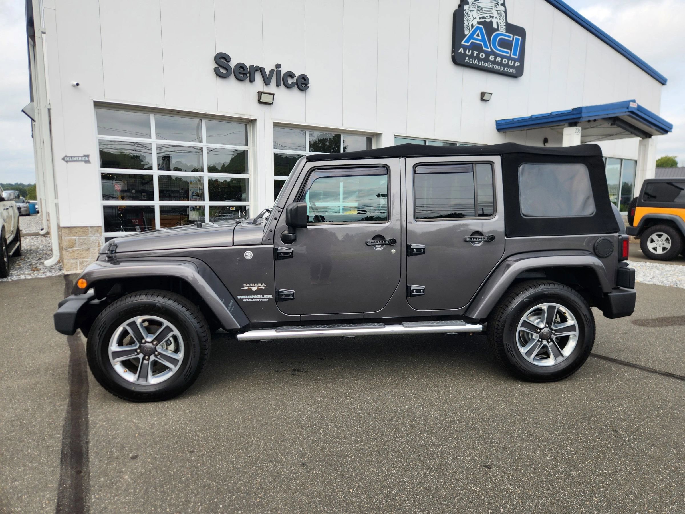 Used 2016 Jeep Wrangler Unlimited Sahara w/ Dual Top Group image 7