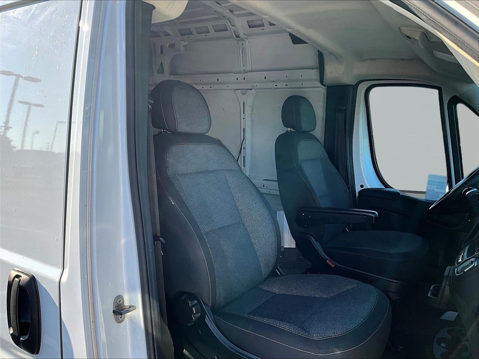 Used 2024 RAM ProMaster 2500 w/ Convenience Group FWD image 28