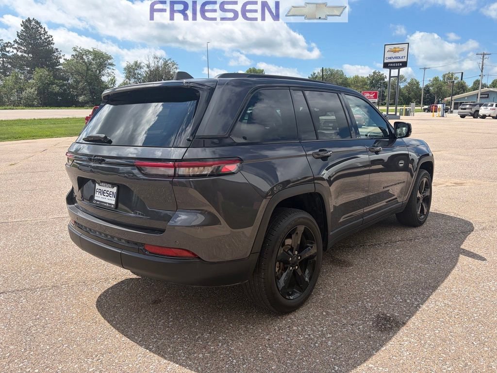 Used 2023 Jeep Grand Cherokee Altitude AWD/4WD image 5