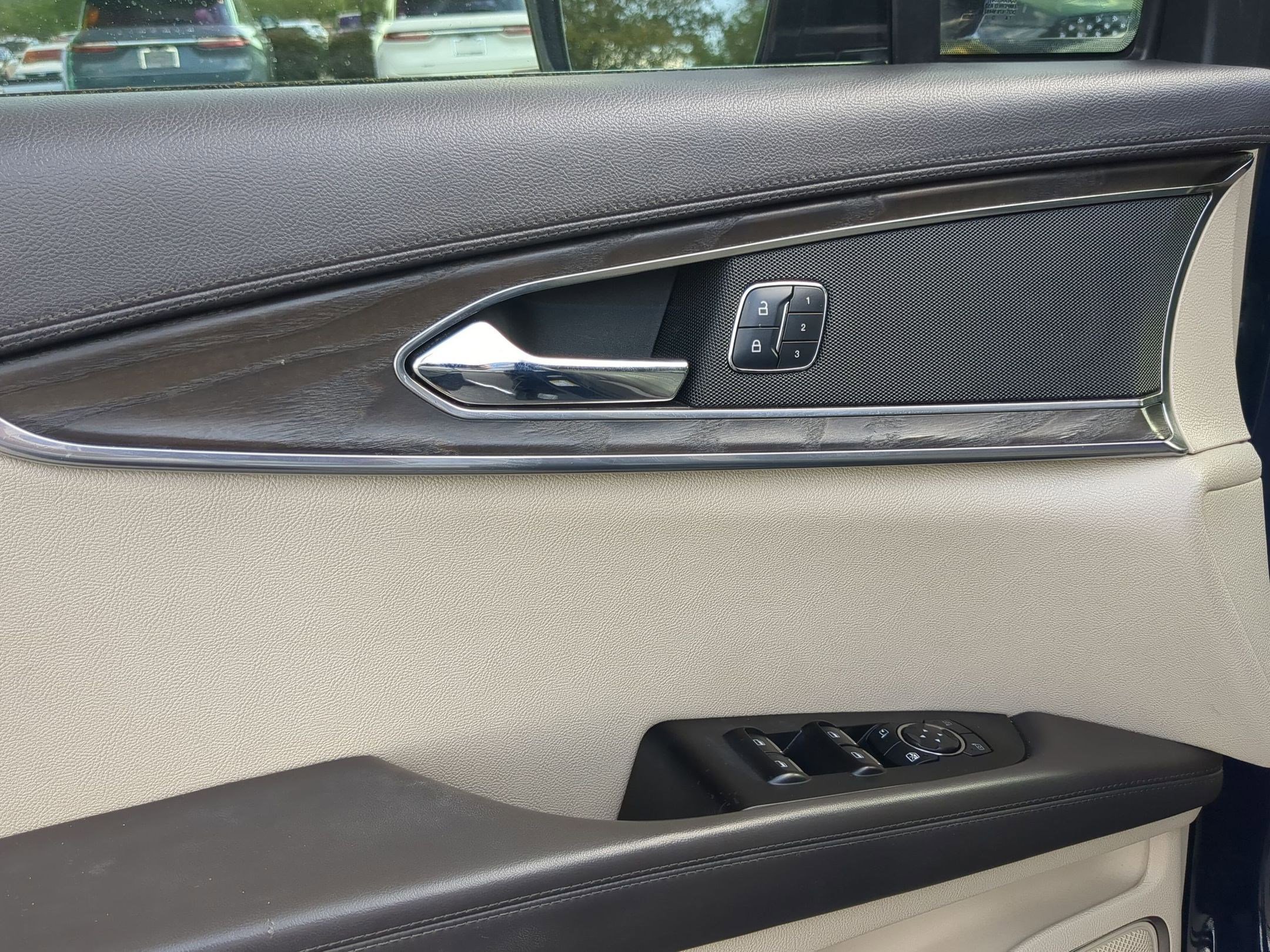 Used 2018 Lincoln MKX Reserve w/ Lincoln MKX Climate Package image 12