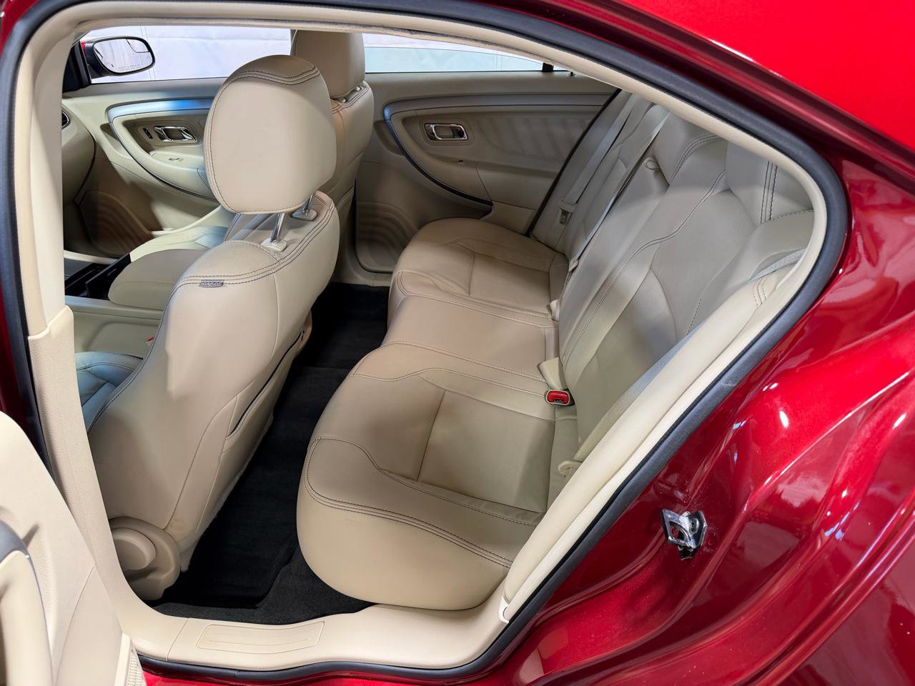 Used 2015 Ford Taurus SEL w/ Equipment Group 201A AWD/4WD image 20