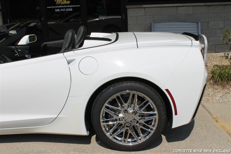 Used 2015 Chevrolet Corvette Stingray Convertible w/ 3LT Preferred Equipment Group RWD image 16
