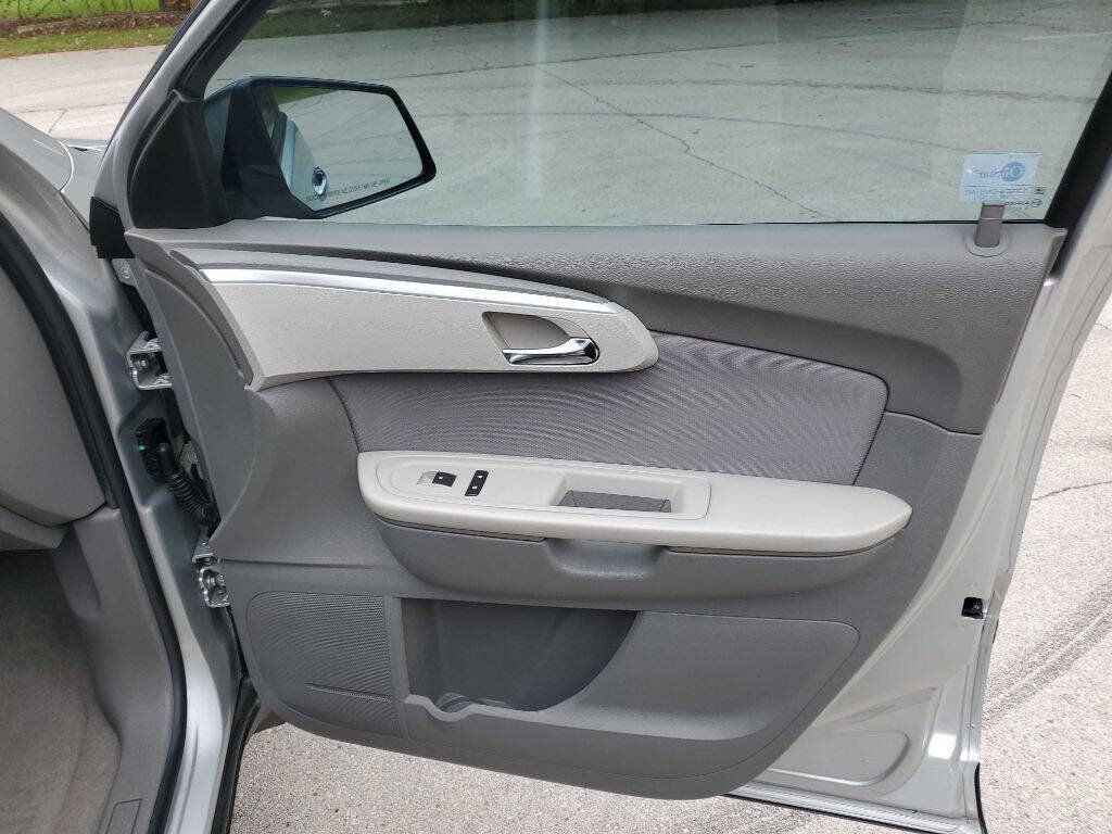 Used 2011 Chevrolet Traverse LS FWD image 18