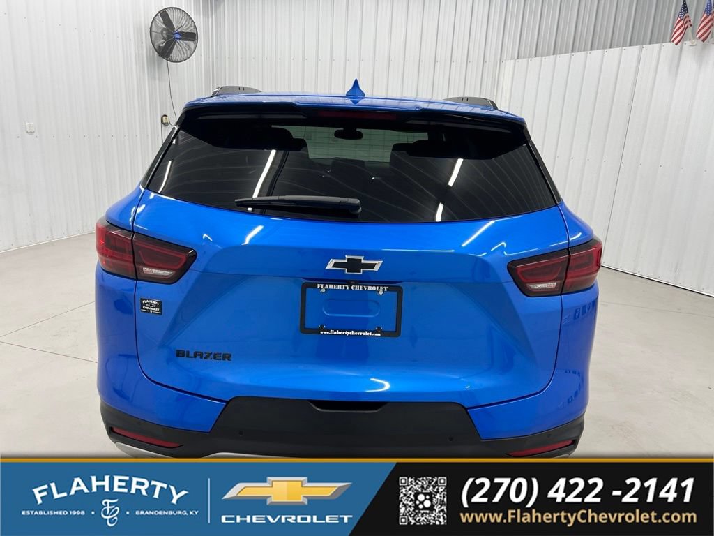Used 2025 Chevrolet Blazer LT w/ Midnight/Sport Edition FWD image 4