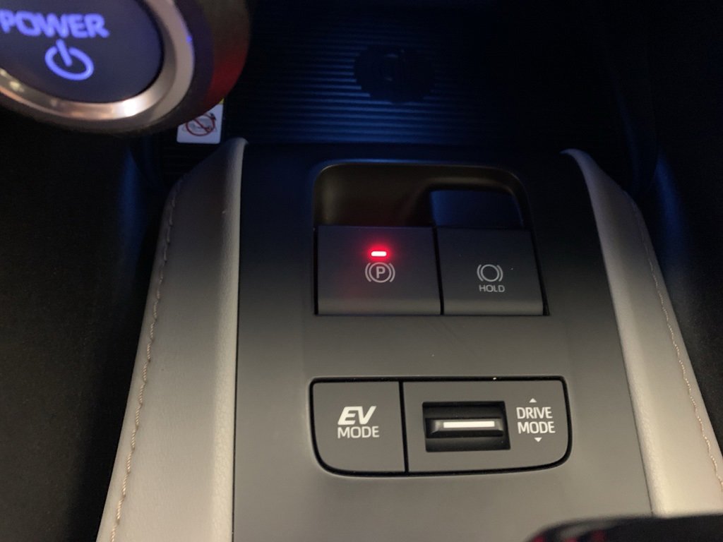 Used 2021 Toyota Venza LE image 14