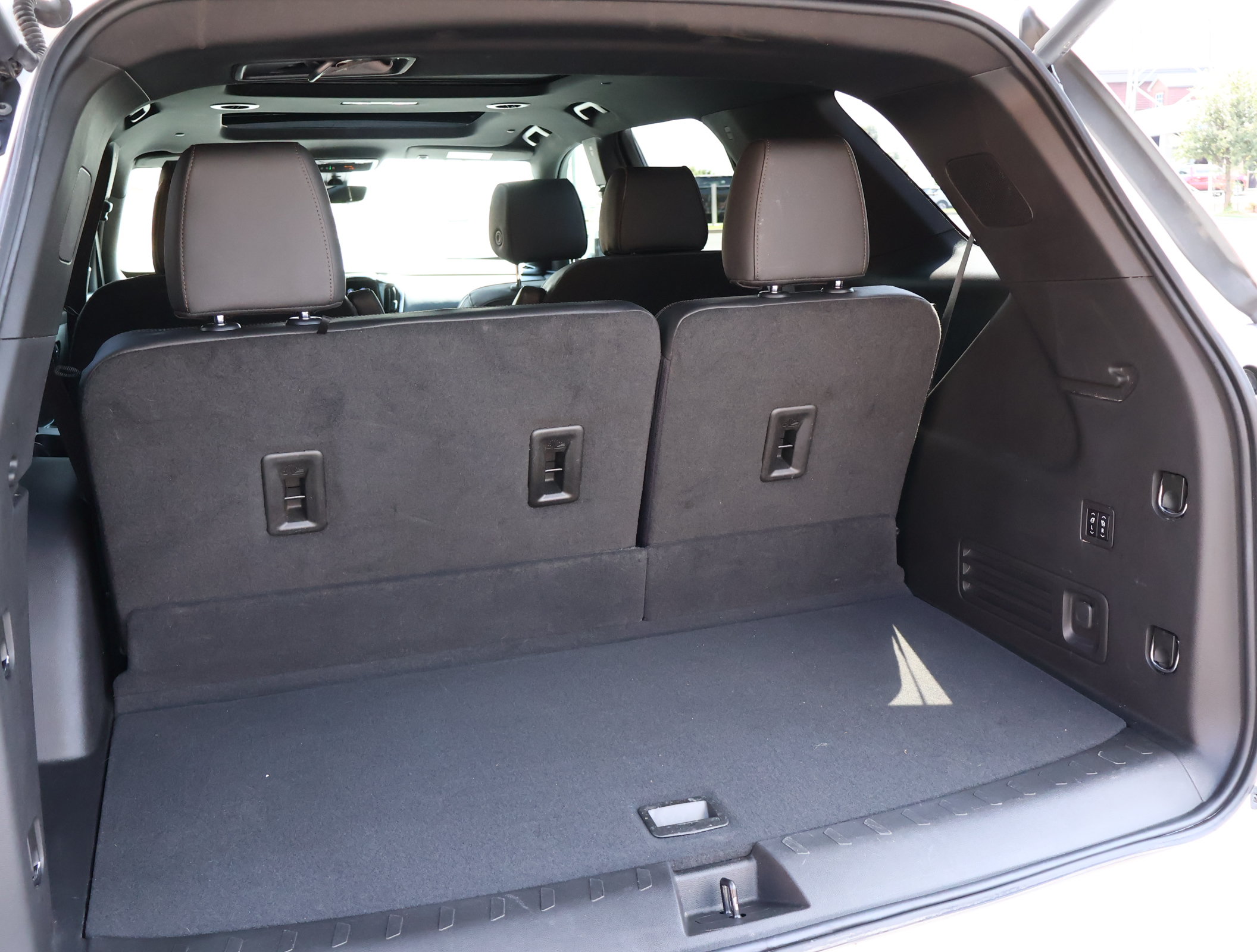 Used 2023 Chevrolet Traverse High Country AWD/4WD image 28