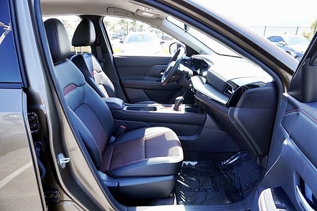 New 2026 Nissan Kicks SR w/ Cold Weather Package FWD image 17