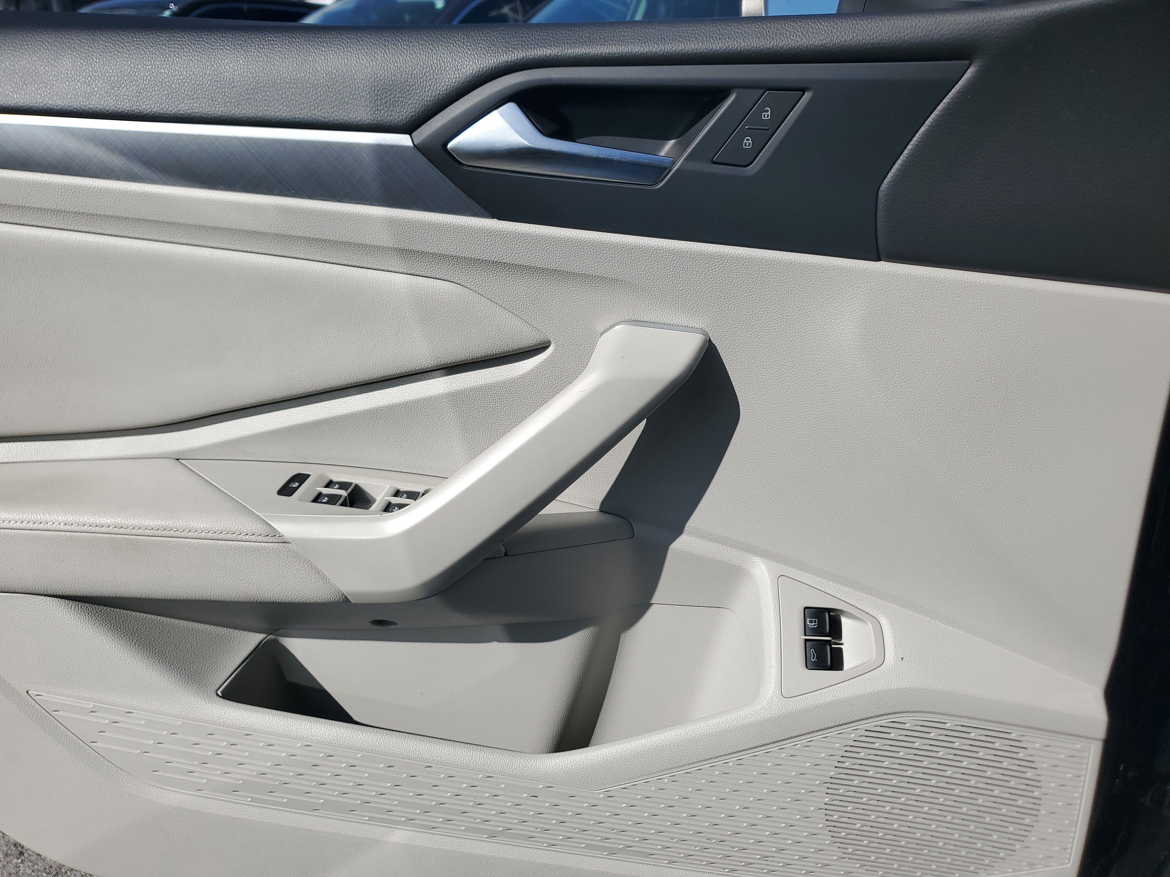 Used 2023 Volkswagen Jetta SE w/ Panoramic Sunroof Package image 25