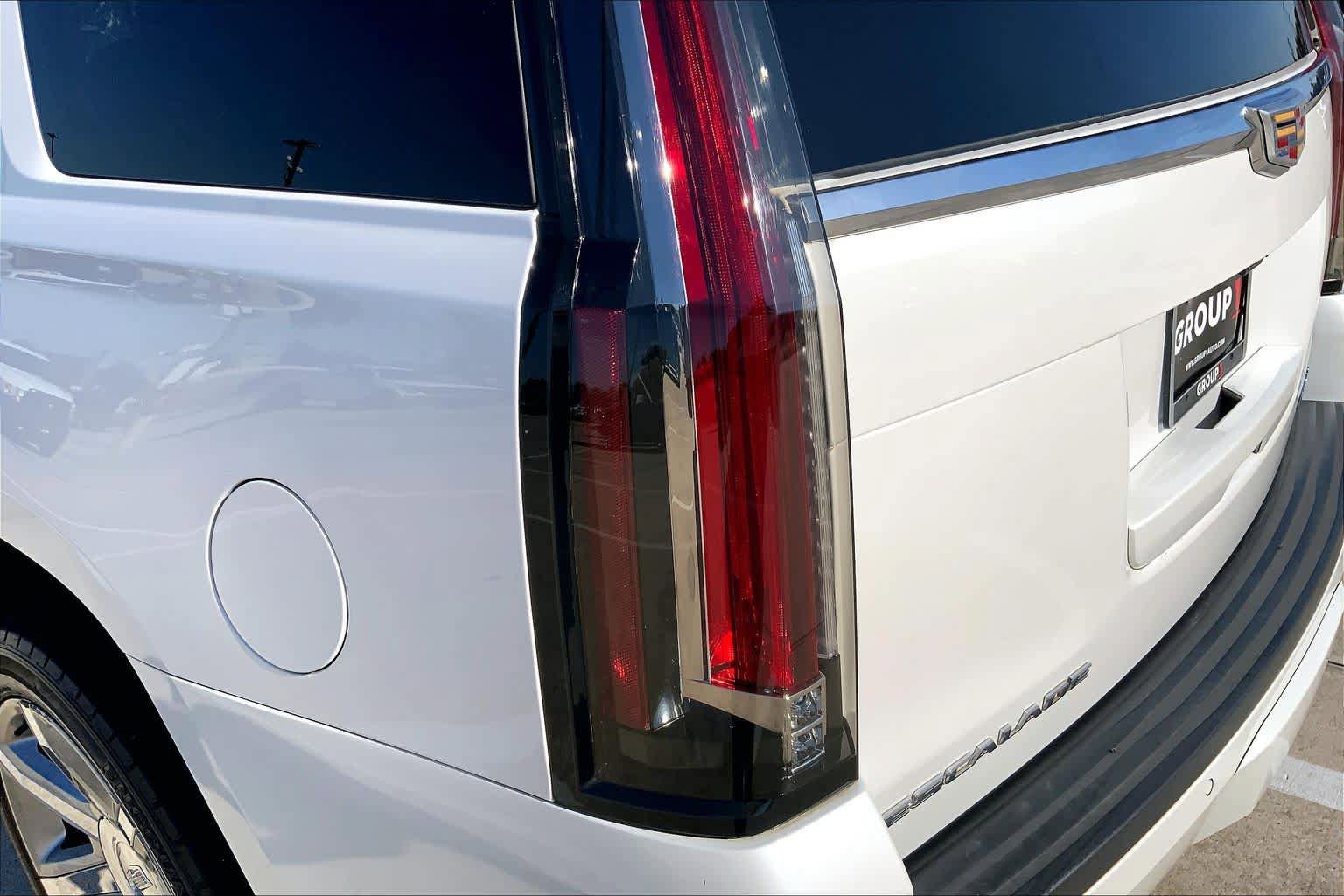Used 2019 Cadillac Escalade Premium Luxury RWD image 28