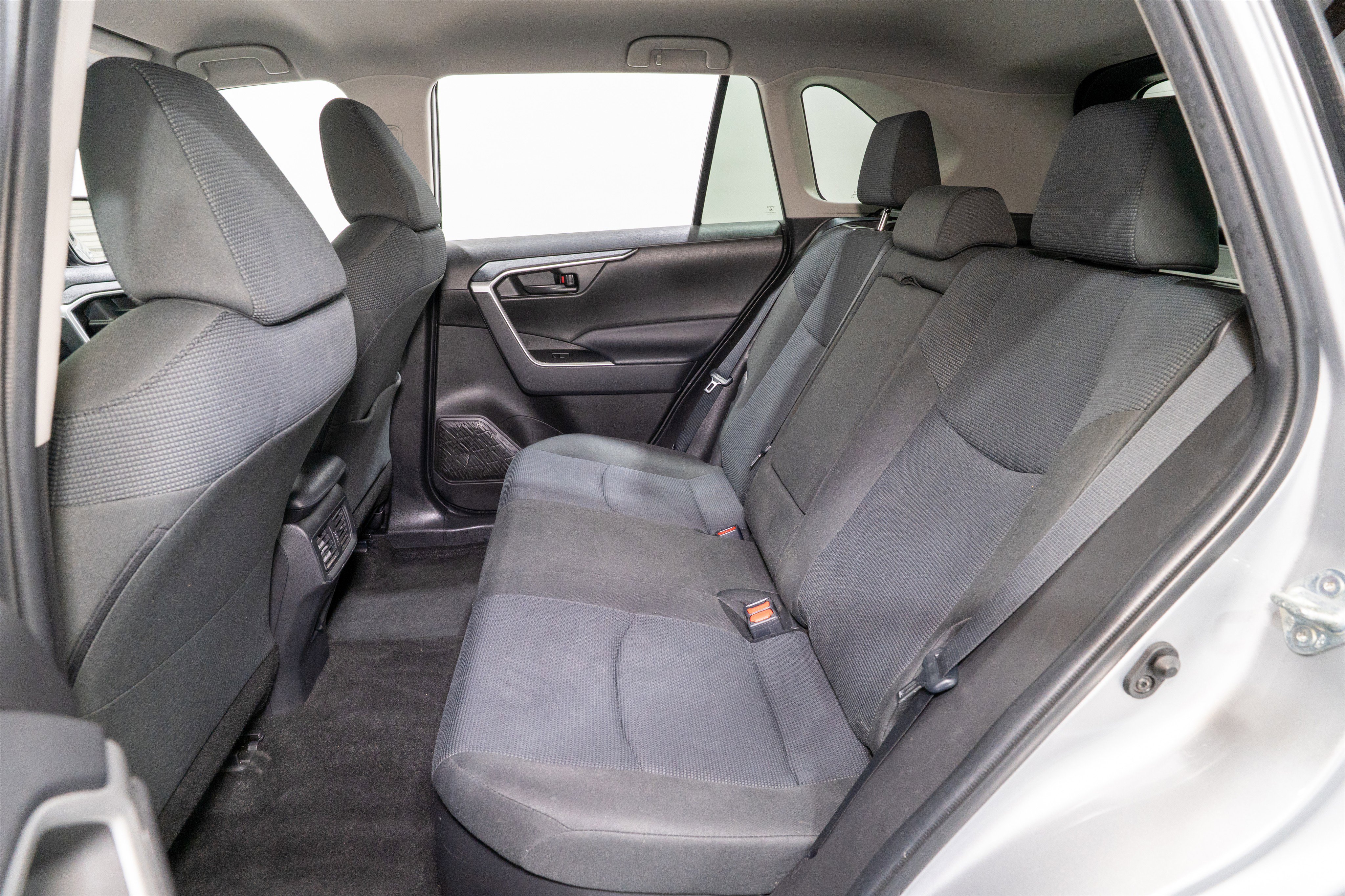 Used 2022 Toyota RAV4 LE image 28