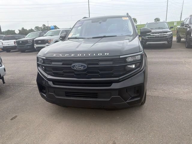 Used 2025 Ford Expedition Active AWD/4WD image 7