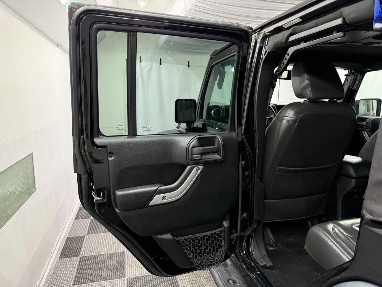 Used 2016 Jeep Wrangler Unlimited Rubicon w/ Max Tow Package image 31