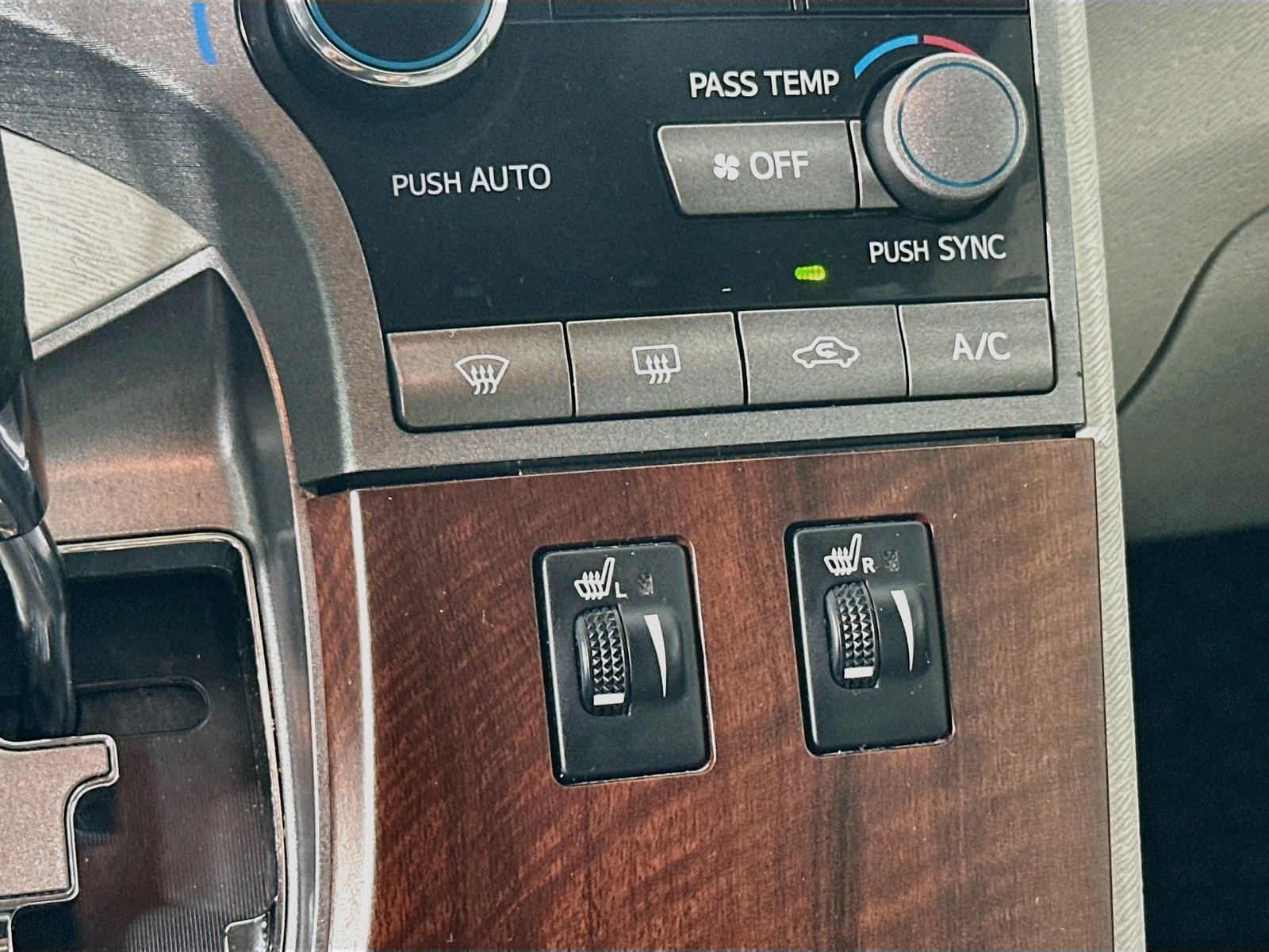 Used 2010 Toyota Venza AWD image 21