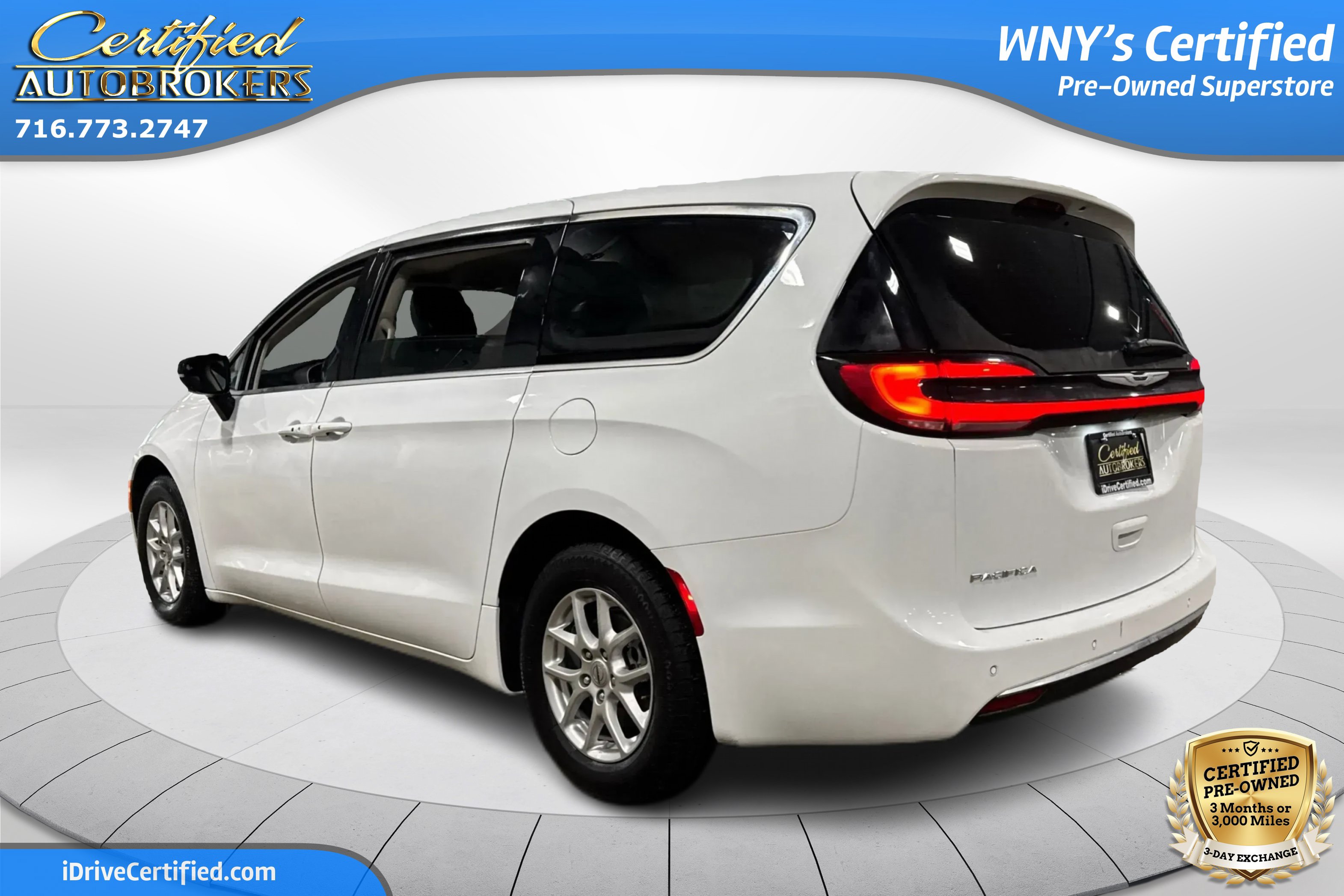 Used 2024 Chrysler Pacifica Touring-L FWD image 8