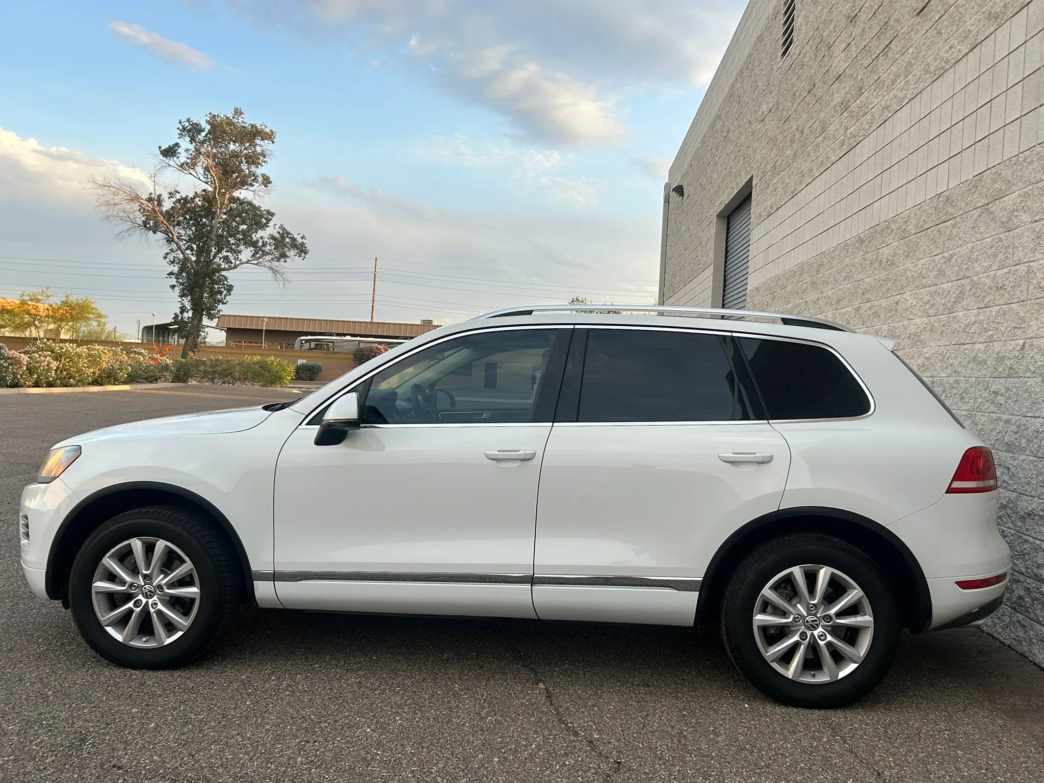 Used 2013 Volkswagen Touareg TDI image 5