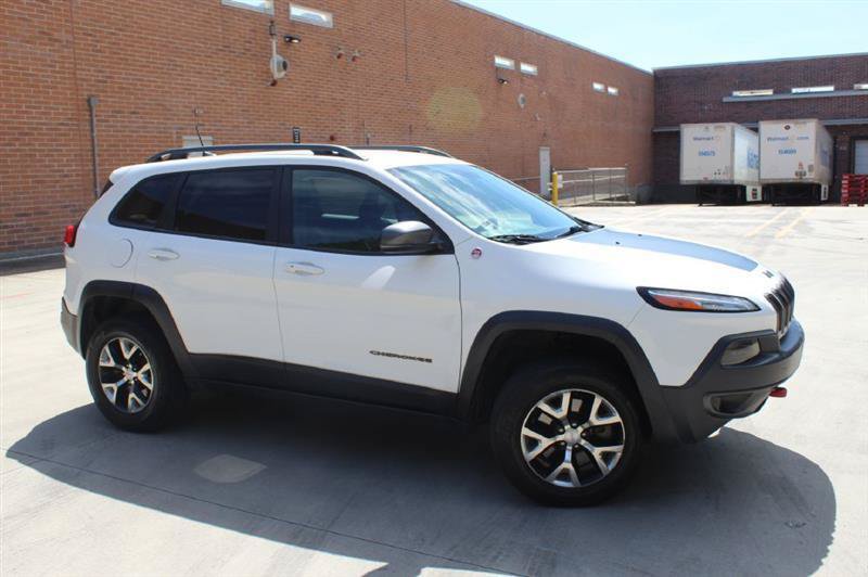 Used 2018 Jeep Cherokee Trailhawk AWD/4WD image 6