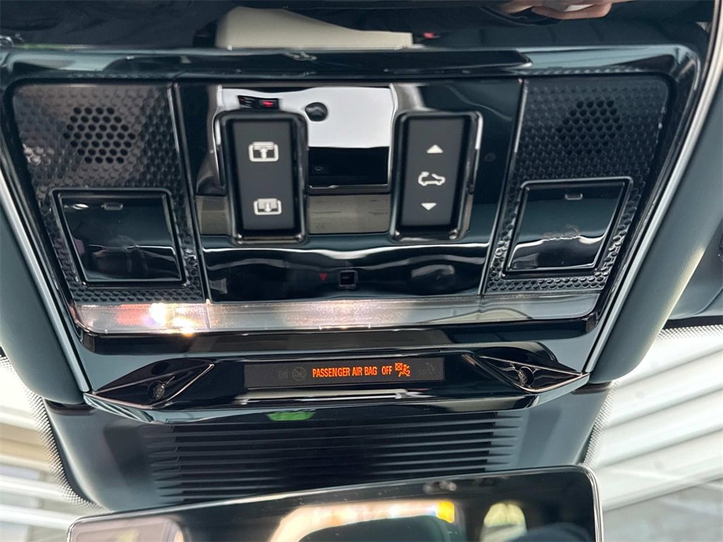 New 2025 Land Rover Range Rover SV image 25