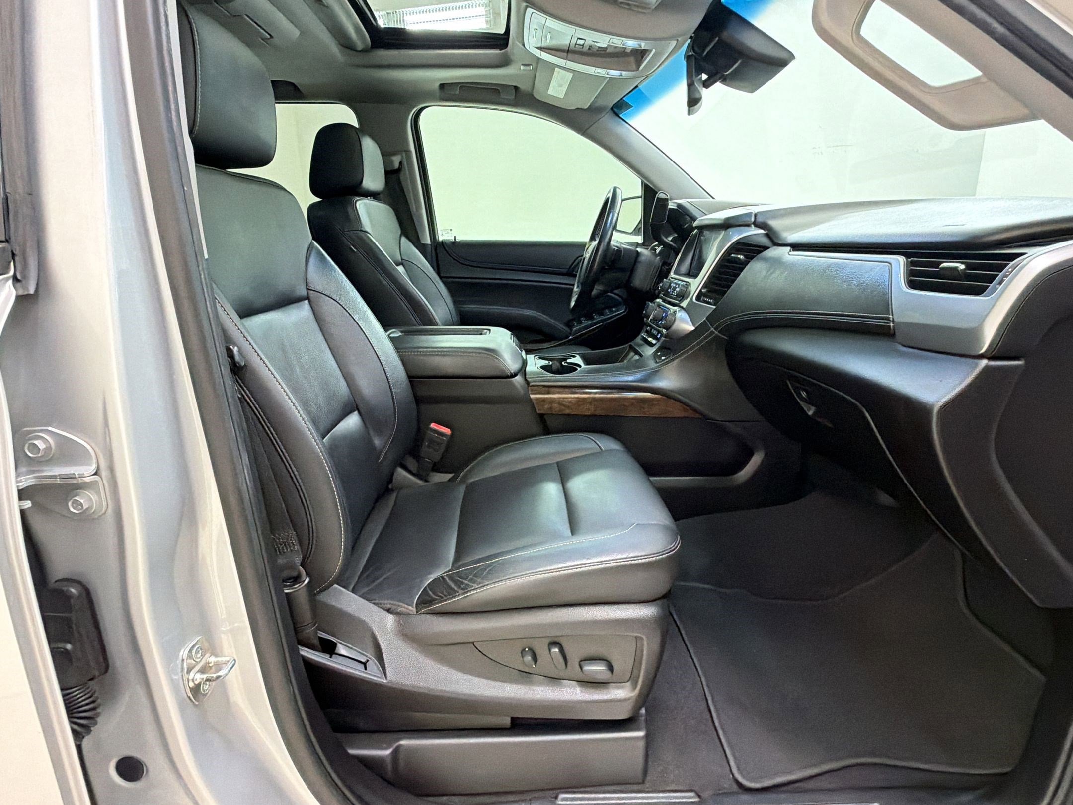 Used 2019 Chevrolet Tahoe LT w/ LT Signature Package image 31