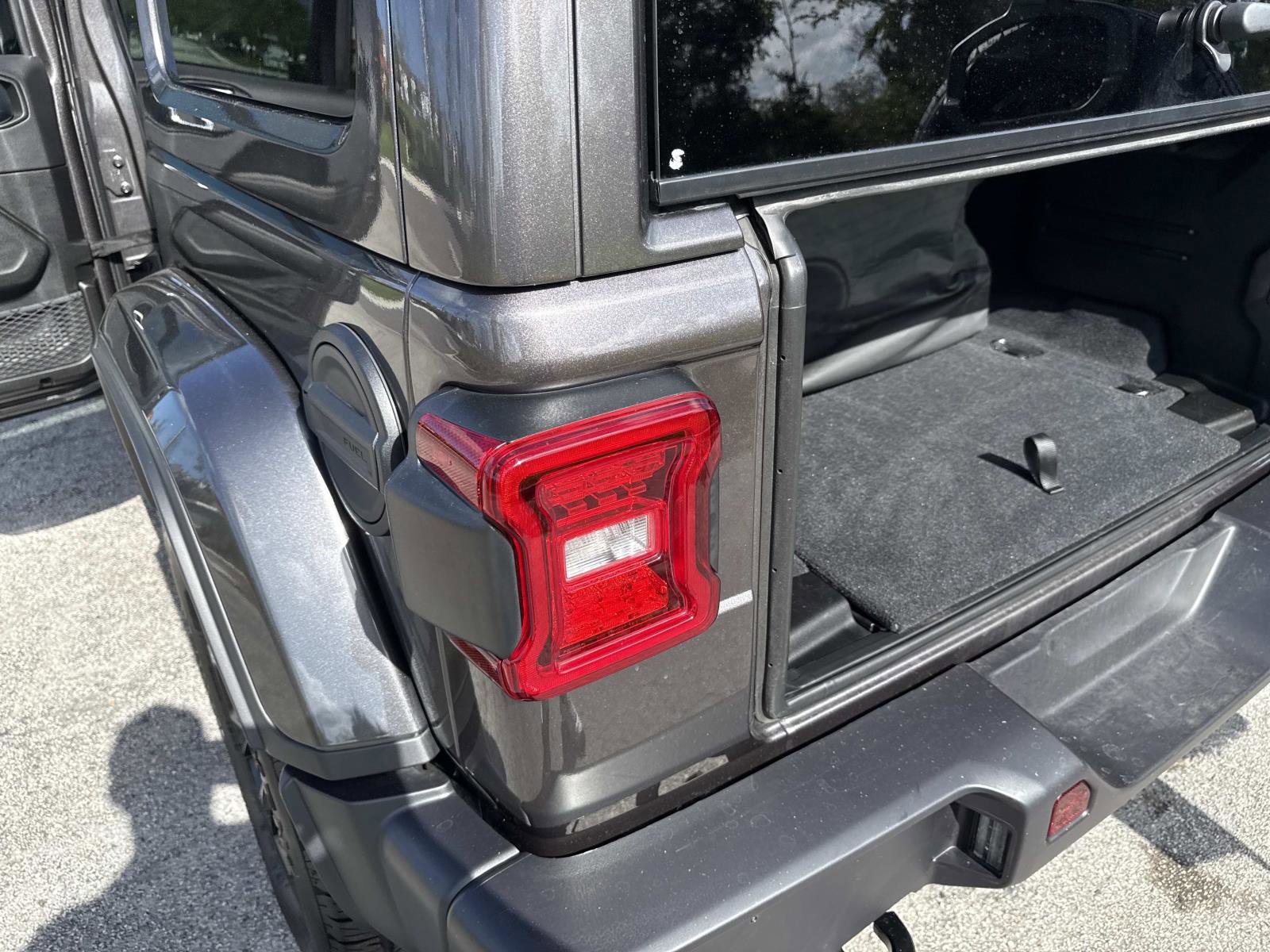 Used 2025 Jeep Wrangler Sahara image 11