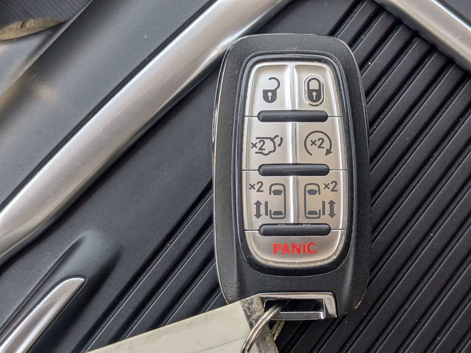 Used 2024 Chrysler Pacifica Touring-L FWD image 32