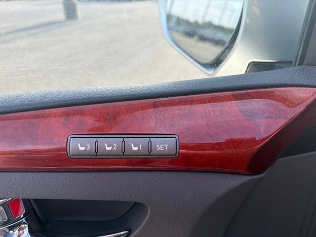 Used 2010 Lexus LX 570 4WD w/ Preferred Accessory Package image 9