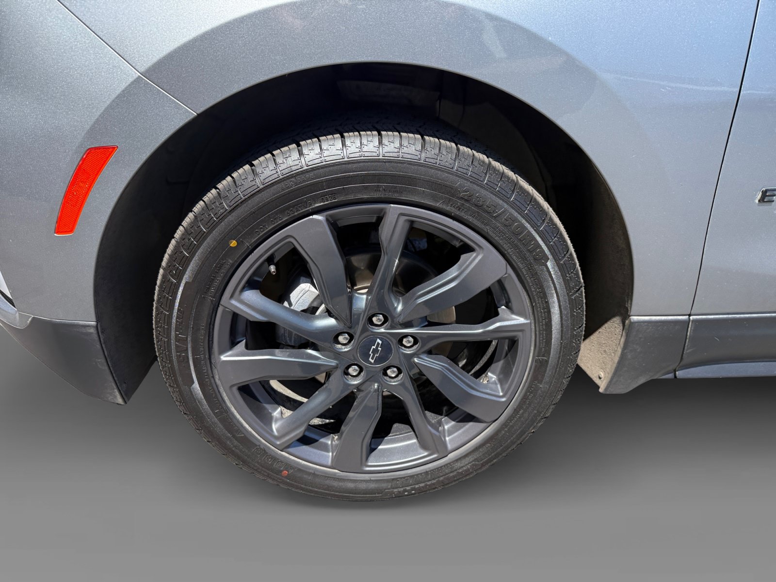 Used 2023 Chevrolet Equinox RS FWD image 9