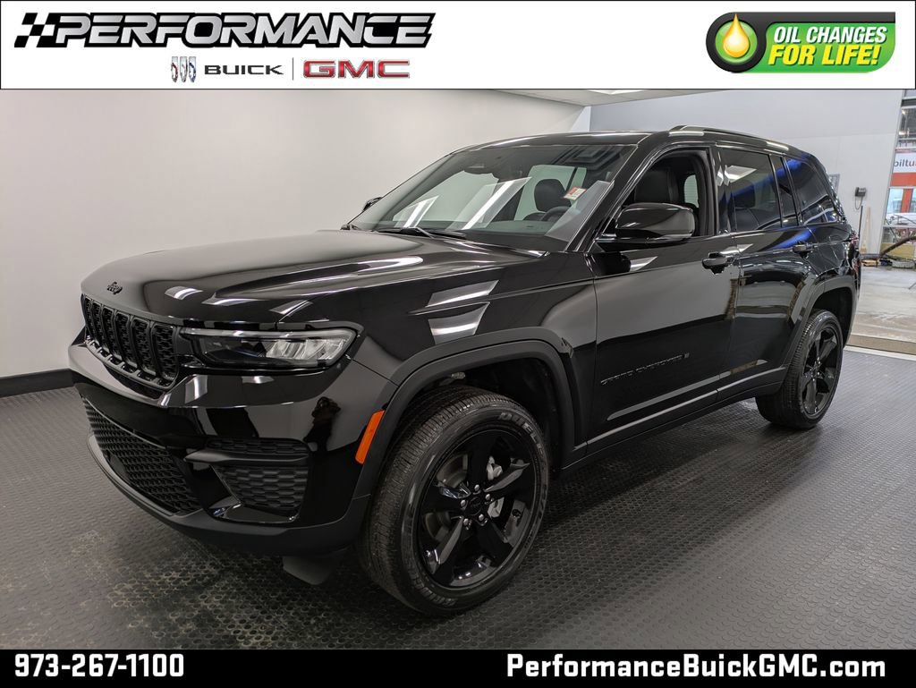 Used 2025 Jeep Grand Cherokee Altitude