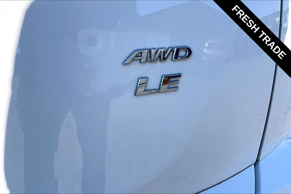 Used 2018 Toyota RAV4 LE AWD/4WD image 23