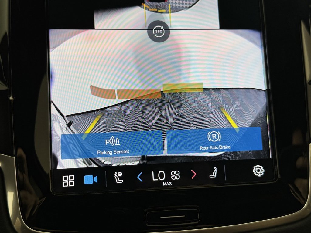 Certified 2024 Volvo XC90 T8 Ultimate w/ Protection Package Premier image 28