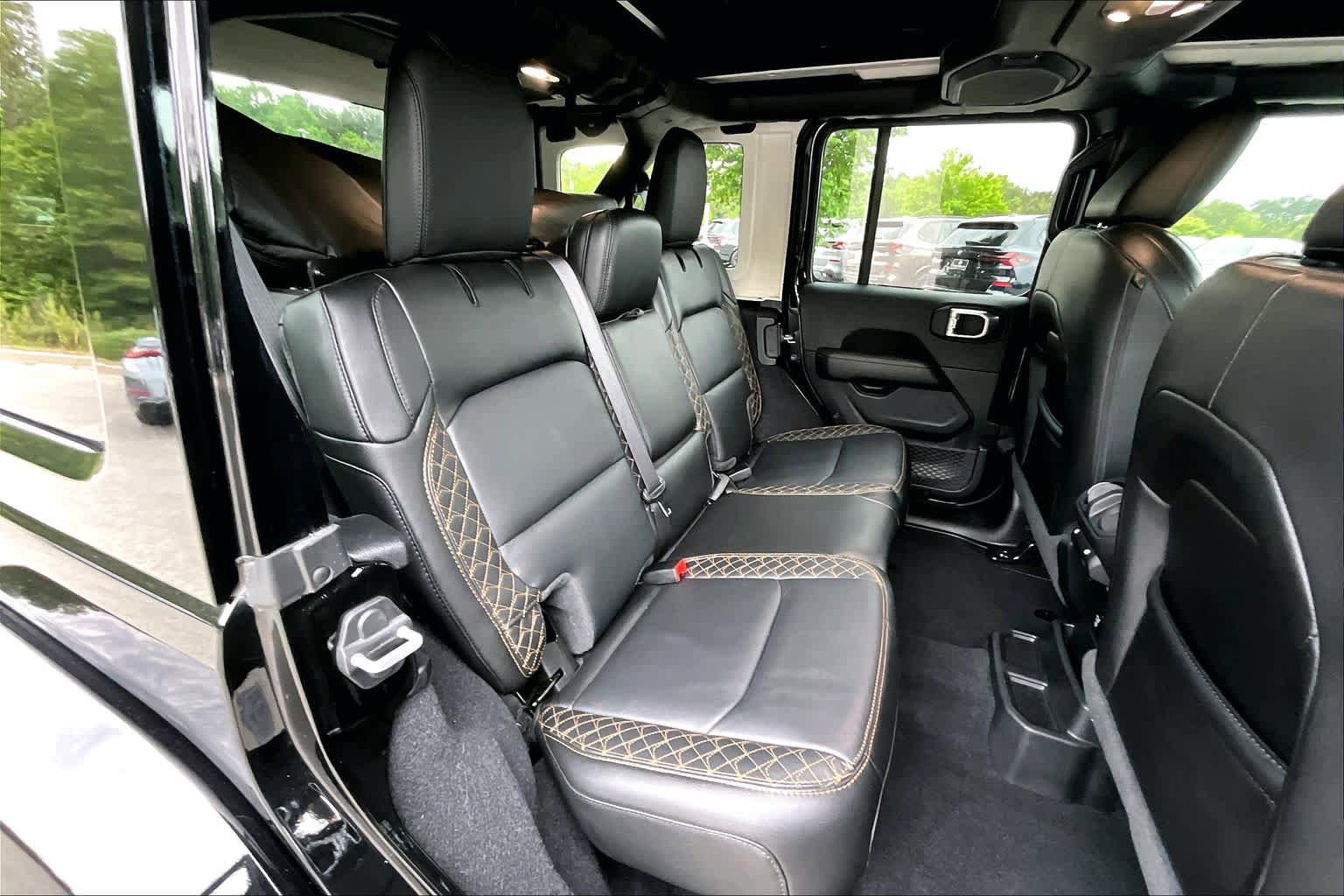 Used 2021 Jeep Wrangler Unlimited Sahara AWD/4WD image 19